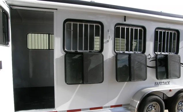 horse float feeder window 2
